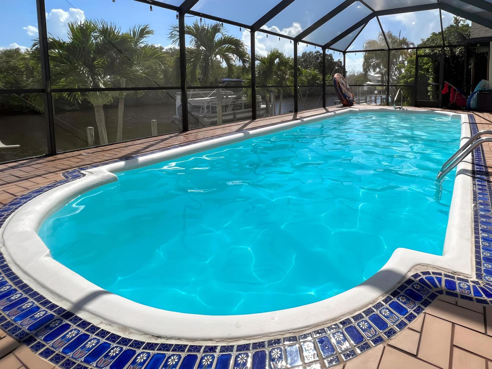 House With A Boatyour Private Waterfront Resort Port Charlotte Exteriér fotografie