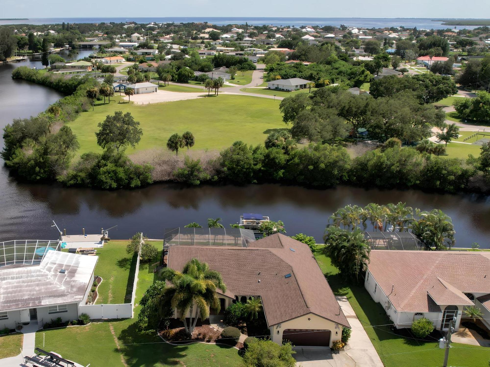 House With A Boatyour Private Waterfront Resort Port Charlotte Exteriér fotografie
